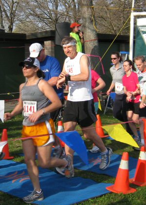 Road Ends 5M 09 0097.jpg - The Road Ends 5 Mile Trail Race in Pinckney Michigan. April 25, 2009. One word = Hills! This was my second run for this race.